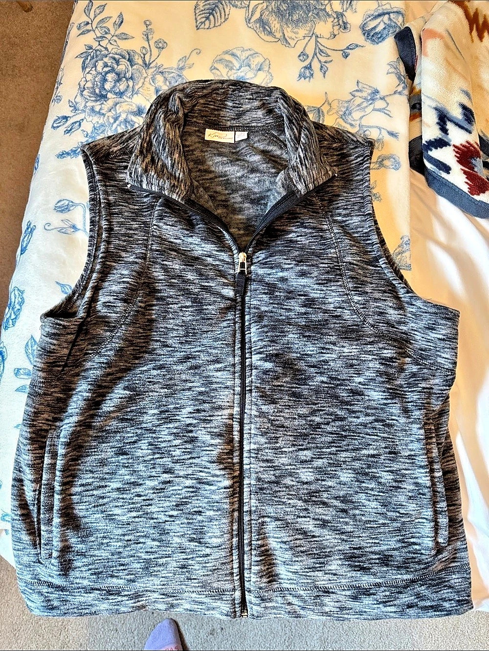 Kim Rogers Women's Gray & Black Fleece Vest Size Large